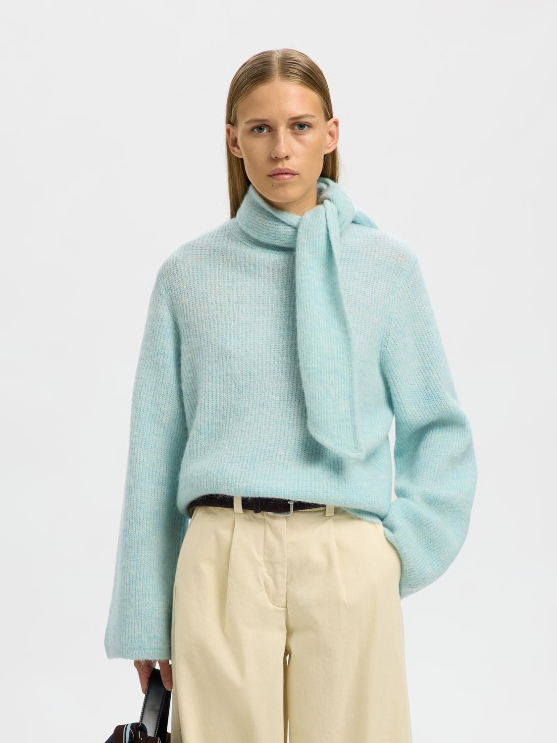 model_shot-front